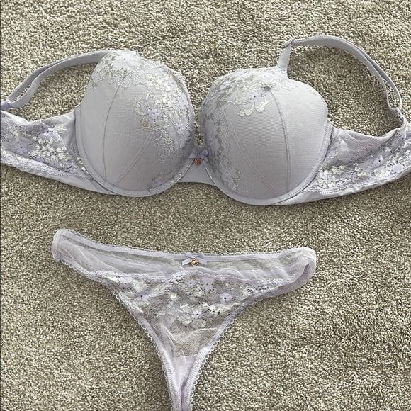 Elegant Lace Bra and Panty Set - Lilac - Picture 1 of 1